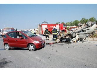 Didim-akbük Yolunda Trafik Kazası; 3 Yaralı