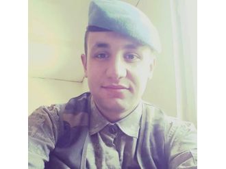 Şehit Annesi Oğlunun Fotoğrafıyla Ağıt Yaktı