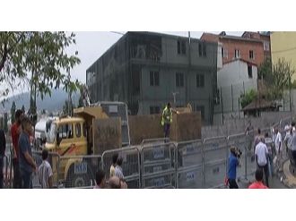 Patlama Sonrası Ev Ve İş Yerleri Harabeye Döndü