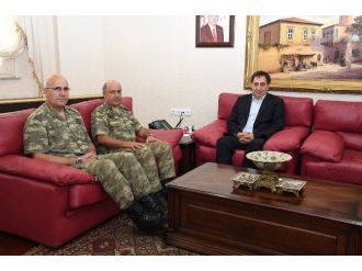 Komutanlardan Vali Küçük’e Ziyaret