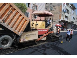 İlçe Yollarına 1 Milyon Metrekare Sıcak Asfalt