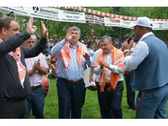 Başkan Yardımcısı Şiyak, Bakan Zeybekci İle Yağlı Pehlivan Güreşlerini İzledi