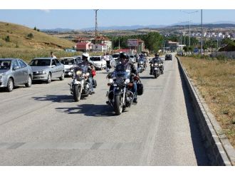 Korna Çalarak Terörü Protesto Ettiler