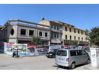 Kale Çevresinde Yıkım Başlatıldı