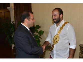 Başpehlivan Orhan Okulu Vali Türker’i Ziyaret Etti