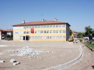 Şekeroba Belediyesi, Okullarda Çevre Düzenlemesi Yaptı