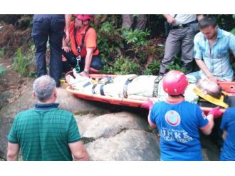 Turistik Şelalede Can Pazarı