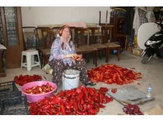 Biber Salçası Yapma Geleneği Sürüyor