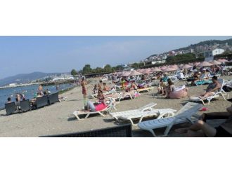 Sıcaktan Bunalan Mudanyalılar Denize Akın Etti