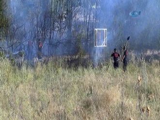 Anız Yangını İtfaiyenin Müdahalesi İle Büyümeden Söndürüldü