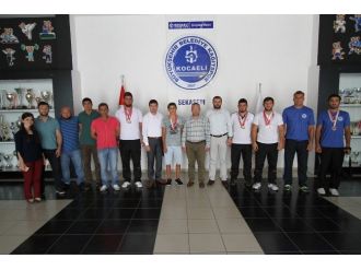 Kırkpınar’da Kürsü Yapan Güreşçiler Yücel’i Ziyaret Etti