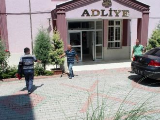 Camiye Giren Hırsızlık Şüphelisi Güvenlik Kamerasında