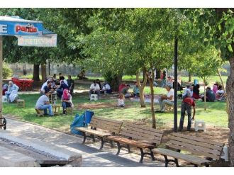 Sıcaktan Bunalan Vatandaşlar Dünya Mirasına Sığındı
