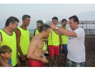 Plaj Voleybolu’nda Şampiyon Gümüldür Oldu