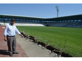 Kazım Karabekir Stadı Kışın Da Yeşil Olacak