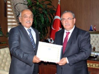 Emekli Vali Yardımcısı Çınar’a İçişleri Bakanlığından Takdir Belgesi