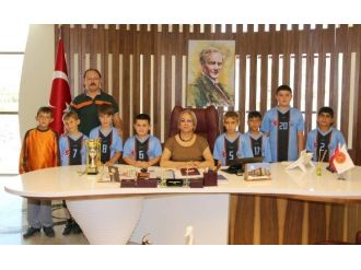 Türkiye Şampiyonu Minik Sporculardan Rektör Kılıç’a Ziyaret