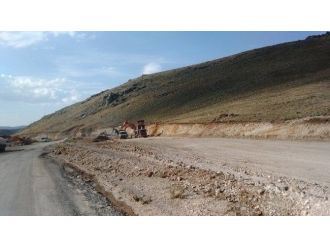 Niğde-çiftlik Yolu İnşaatı Hızla Devam Ediyor
