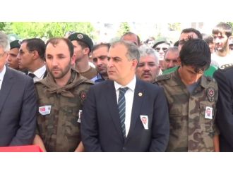 Şehit Abilerinin Özel Harekat Kıyafetini Giyerek Uğurladılar