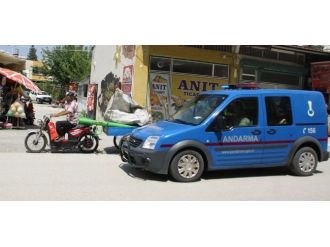 Parktan Çaldığı Tahterevalliyi Satmaya Çalışan Suriyeli Yakalandı