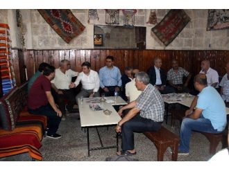 Ak Partili Siyasetçiler Tarihi Pazarda Esnafla Bir Araya Geldi