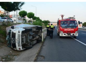 Kamyonet Su Kanalına Devrildi: 2 Yaralı