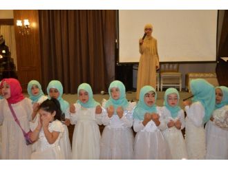 Bilgi Evi Öğrencileri İlahilerle Dinleyenleri Mest Etti