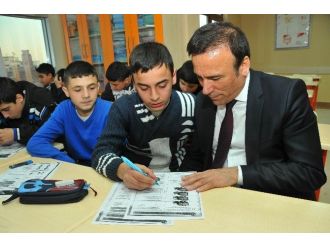 Canik, 50 Öğrenciyi Üniversiteli Yaptı