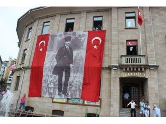 Giresun Belediyesi’nden Terör Olaylarına Bayraklı Tepki