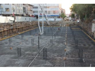 Cumhuriyet Meydanı’nda Ana Betona Geçildi