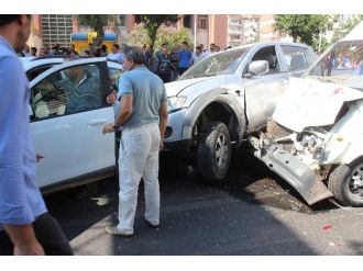 Araçlar Birbirine Girdi Karayolu Savaş Alanına Döndü