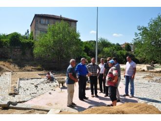 Nazilli Belediyesi İsabeyli Mahallesinde Çocuk Oyun Parkı Yapıyor