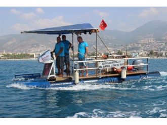 Eskiden Otobüs Durağıydı, Şimdi Deniz Temizliyor
