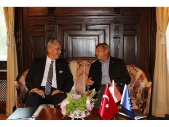 Bakan Bozkır: Türk Hükümetinin Verdiği Mücadelede Batı Camiası Yanımızda Olmalı