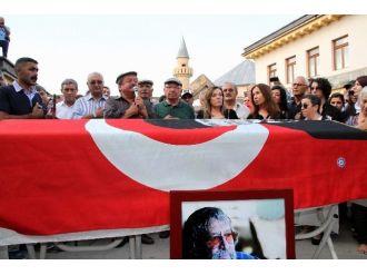 Fikret Otyam Son Yolculuğuna Türkülerle Uğurlandı