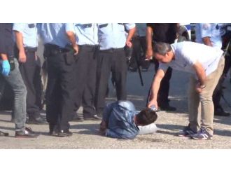 Önce Kendini Yaraladı, Sonra Evini Ateşe Verdi