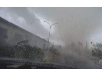 Hortum Arabayı Bile Uçurdu