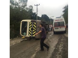 Fındık İşçilerini Taşıyan Midibüs Devrildi: 1 Ölü, 24 Yaralı