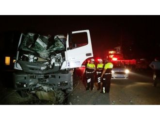 Beton Mikseri Aydınlatma Direğine Çarptı: 1 Yaralı