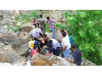 Kamyonetle Çarpışan Motosikletli Hayatını Kaybetti