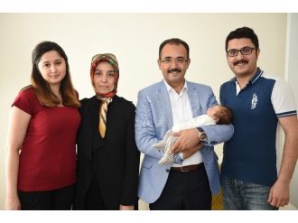 Uşak’ta 3 Ayda 750 Aileye Doğum Hediyesi