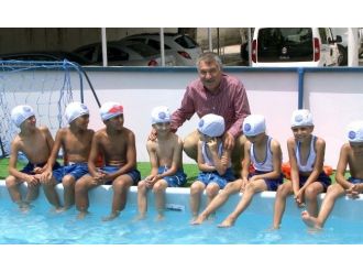 Portatif Yüzme Havuzlarında Hizmet Aralıksız Sürüyor