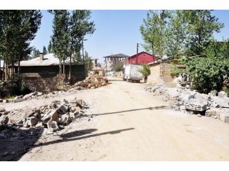 Yol Genişletme Çalışmaları Devam Ediyor