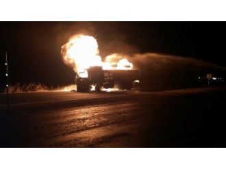 Elektrik Trafosu Yüklü Kamyonet Alev Alev Yandı