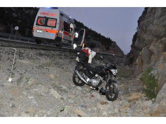 Seydişehir’de Motosiklet Şarampole Devrildi: 2 Yaralı