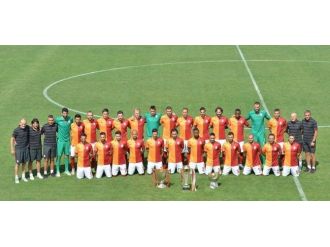 Galatasaray, 3 Kupa İle Poz Verdi