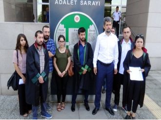 Hdp’li Milletvekillerinden Profesöre Suç Duyurusu