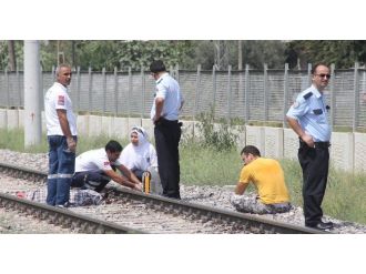 İntihar Eden Annesinin Başında Ayrılamadı