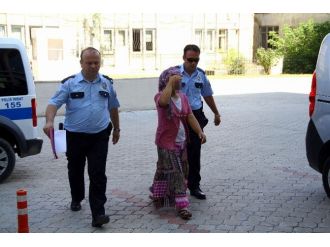 Hırsızlık Zanlısı 2 Kadın Yakalandı