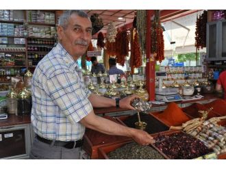 Yaz Sıcaklarında Serinleten Şifalı Bitki Çayları